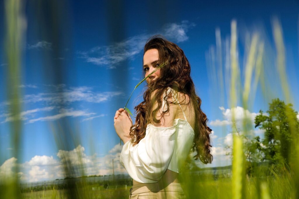 夏用カーディガンに最適な下インナーは男性にどれがおすすめ？