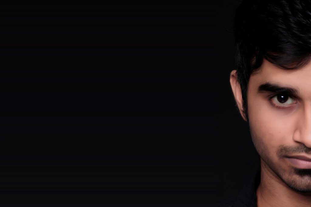 長袖インナーを使ったスーツの重ね着スタイルはどう楽しむべき？