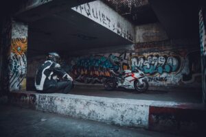 1日着てもヨレないインナーはメンズに最適？